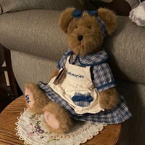 Boyd’s Bears T.J’s Beat Dresses Collection.  New condition with the tags.
